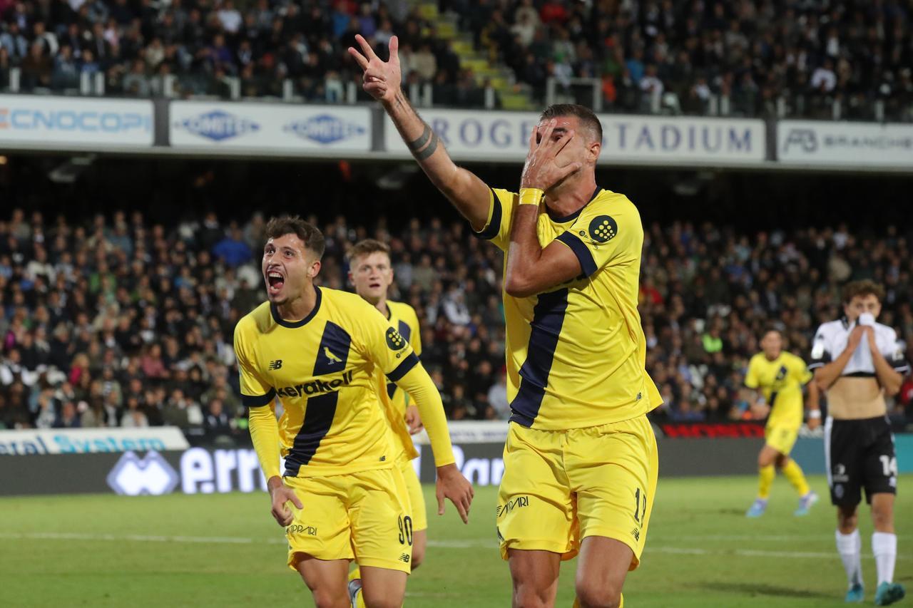 Zaro riprende il Cesena e regala un pari al Modena nel derby delle mille emozioni