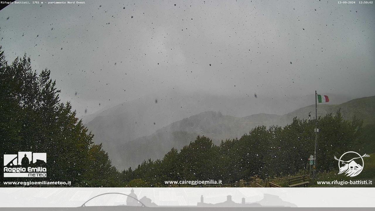 Meteo, primi fiocchi di neve sul Crinale