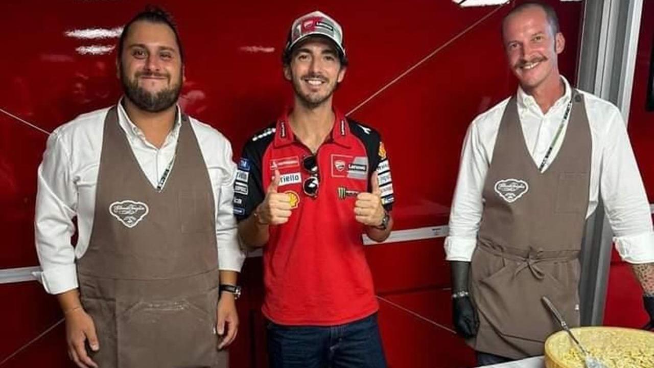 I cappelletti di Triglia per la MotoGp: li assaggia anche Pecco Bagnaia