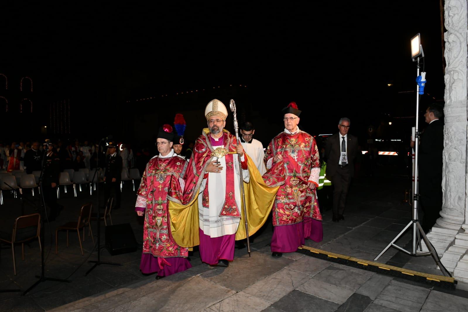 Luminara a Lucca, il messaggio di monsignor Giulietti: "Siate al servizio degli altri"