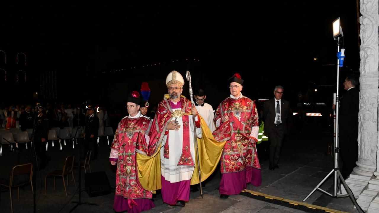 Luminara a Lucca, il messaggio di monsignor Giulietti: "Siate al servizio degli altri"