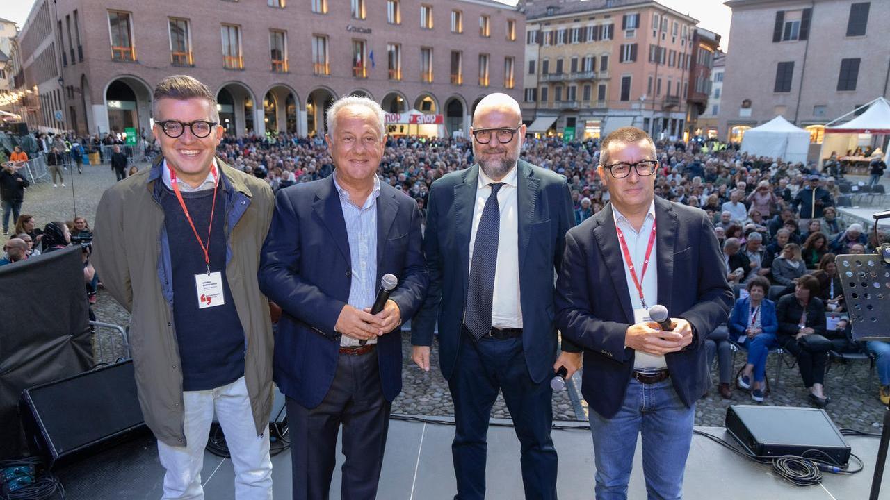 Modena abbraccia Julio Velasco al Festival Filosofia: «Qui mi sento a casa»