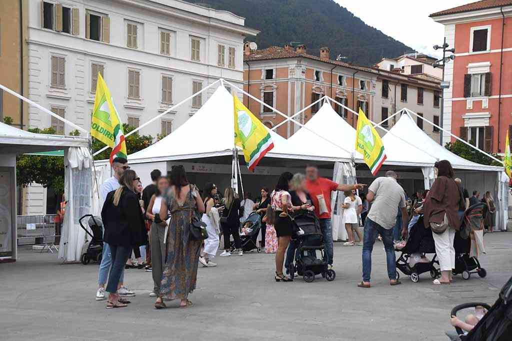 
	Lo Spino Fiorito in piazza Aranci

