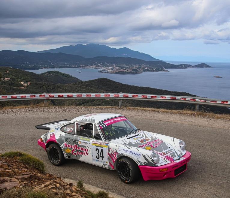 Nella foto un’auto durante una prova del Rallye 
storico