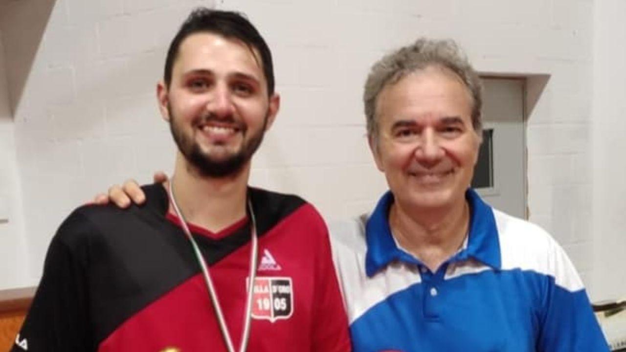 La premiazione di Federico Bacchelli, vincitore del primo torneo Open di tennistavolo organizzato nella palestra delle Badie dal Circolo Prato 2010
