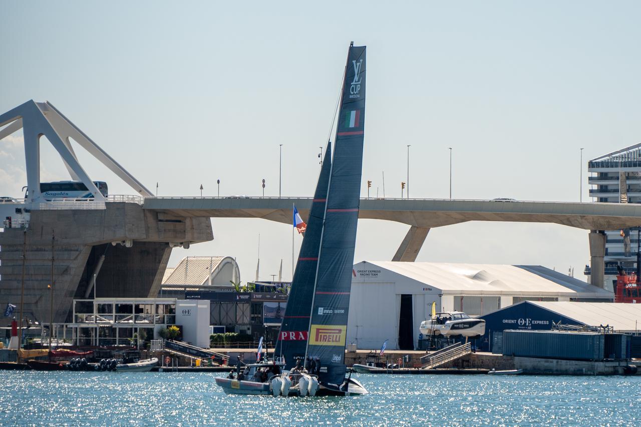 
	Luna Rossa

