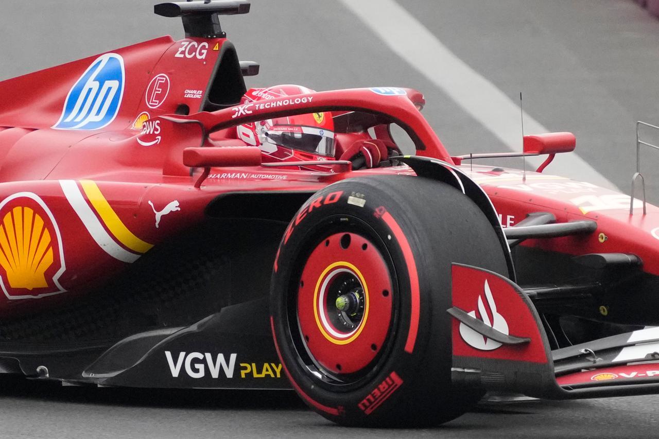 Charles Leclerc scatenato: la sua Ferrari in pole position a Baku