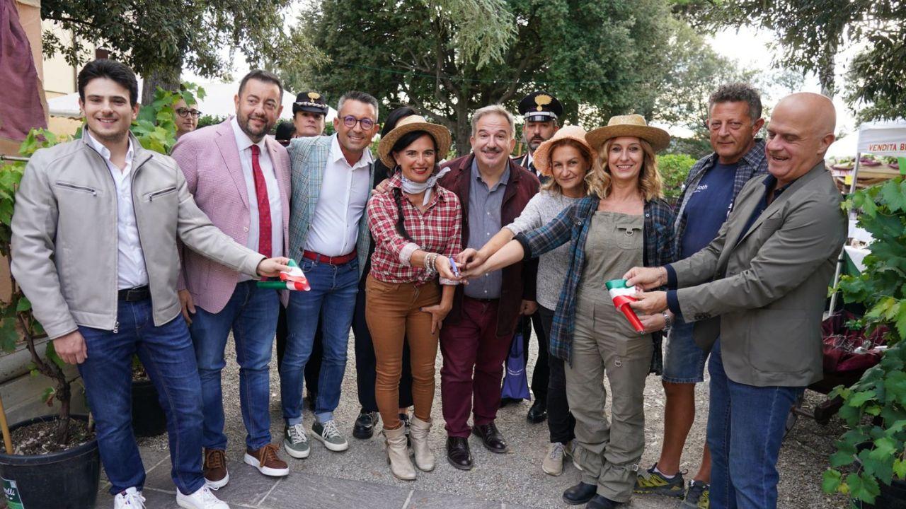 
	Il taglio del nastro della 58esima edizione della Festa dell'Uva e del Vino a Terricciola (Foto di Franco Silvi)

