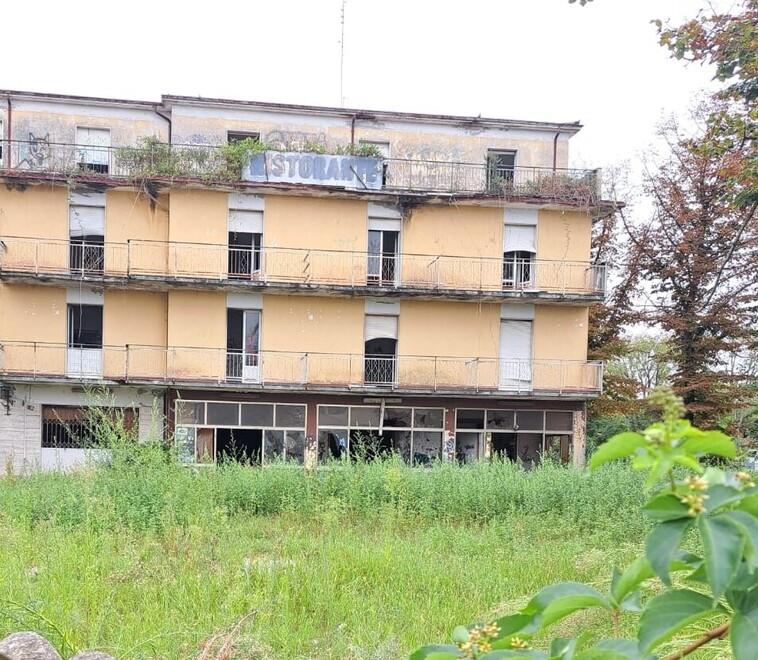 Lido Volano, l’Hotel 3 Vecchie da simbolo dell’estate al degrado