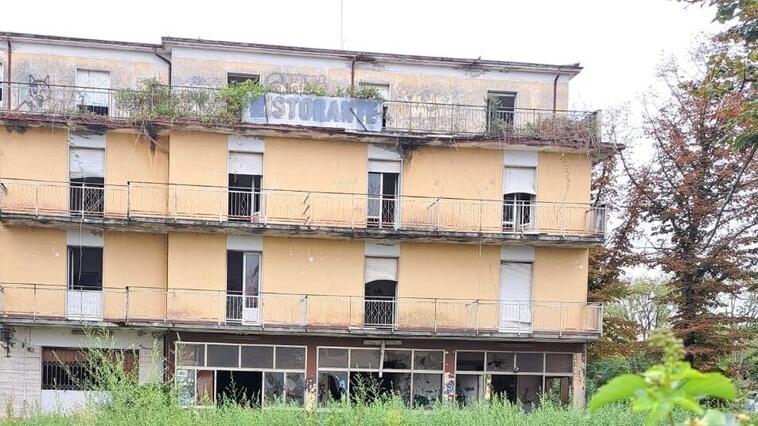 Lido Volano, l’Hotel 3 Vecchie da simbolo dell’estate al degrado