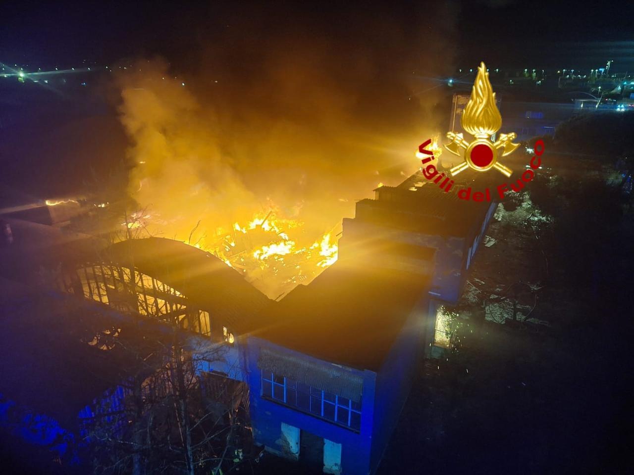 
	L'incendio nell'edificio in via Einstein a&nbsp;Campi Bisenzio

