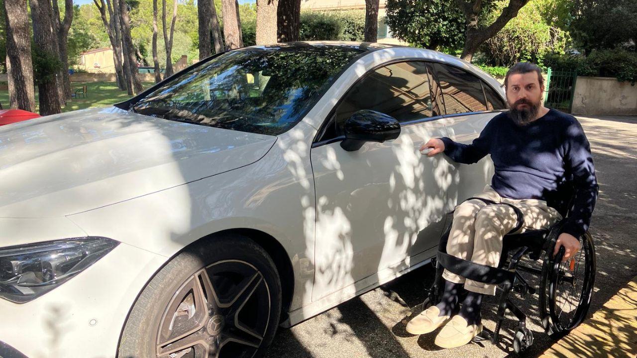 Emiliano Penco sulla sua auto