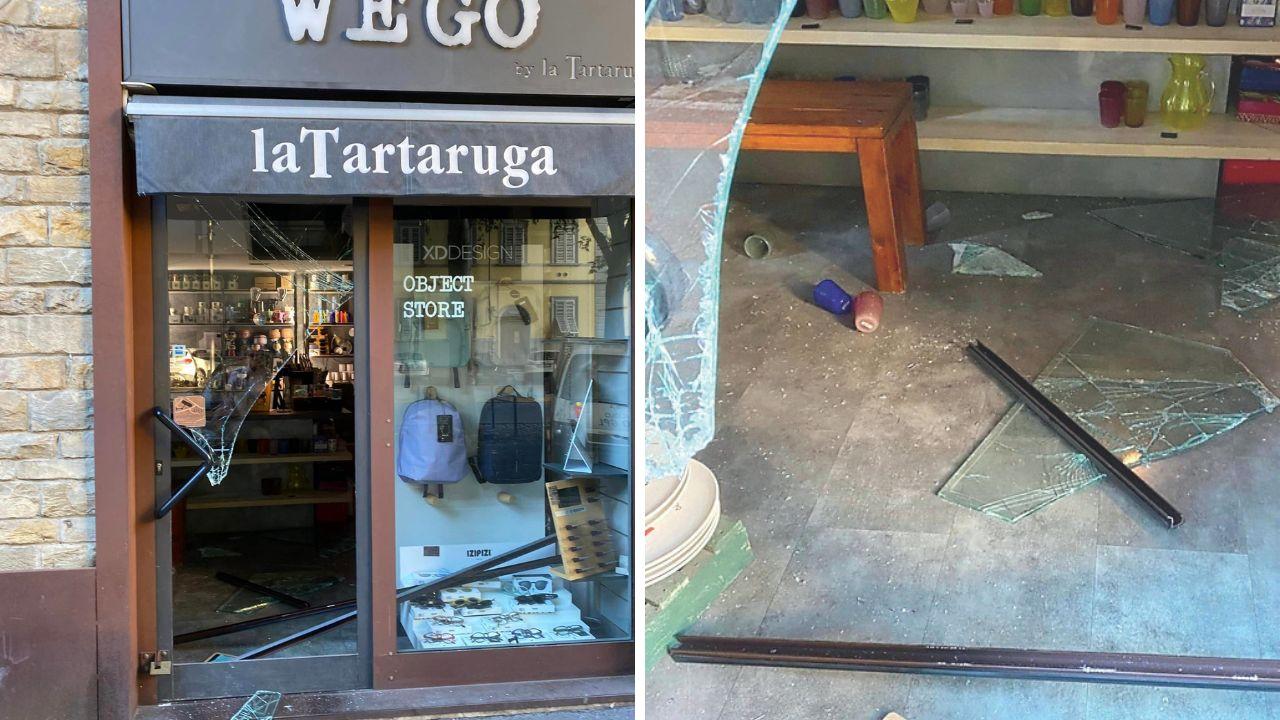 Vetrina infranta nel negozio “La Tartaruga Gadgets” di viale dei Mille, colpito nella notte tra venerdì e sabato