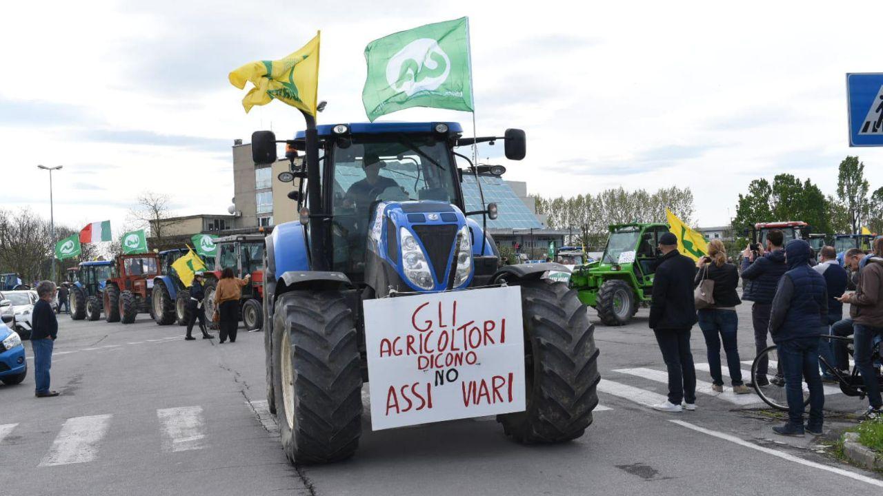 Un corteo contro gli Assi viari