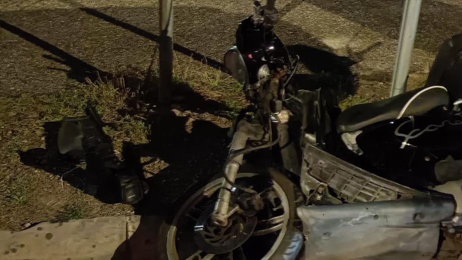 Livorno, si schianta con lo scooter contro un’auto in sosta: grave a 17 anni