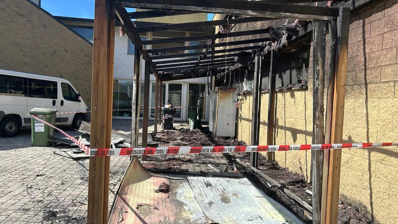 I danni all'esterno della chiesa (foto Paglianti)