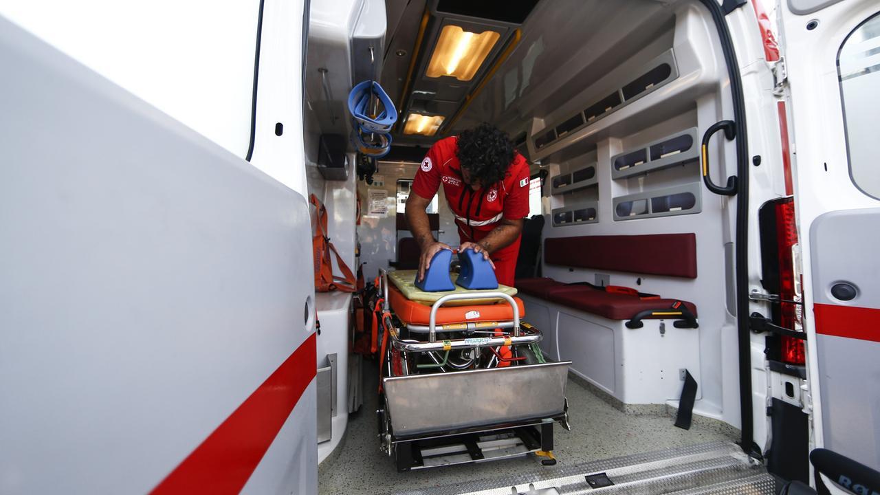 Bambino di 10 anni in codice rosso a Sassari: è rimasto schiacciato sotto un cancello