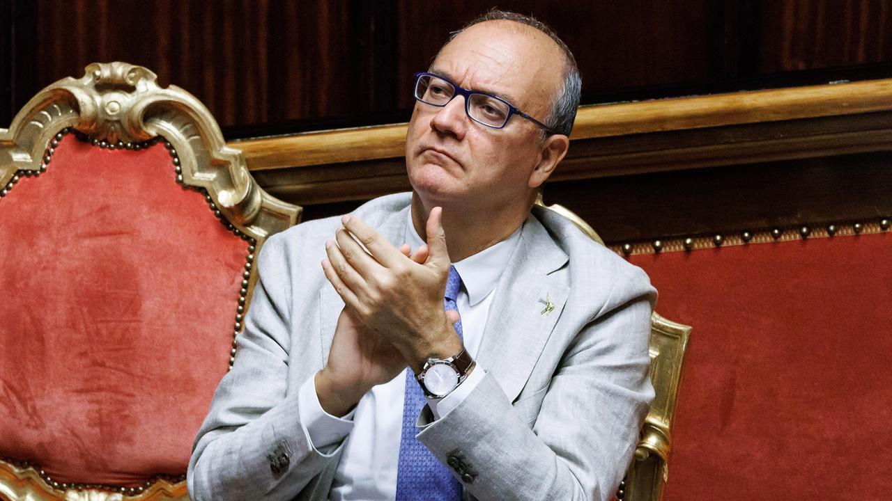 Giuseppe Valditara: «Scuola con meno precari e stipendi più alti ai docenti»