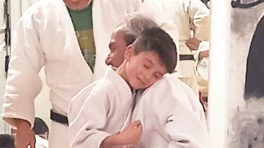 Morte Gioele Putzu, il banco vuoto a scuola: «“Giogiò” ti porteremo sempre nel cuore»