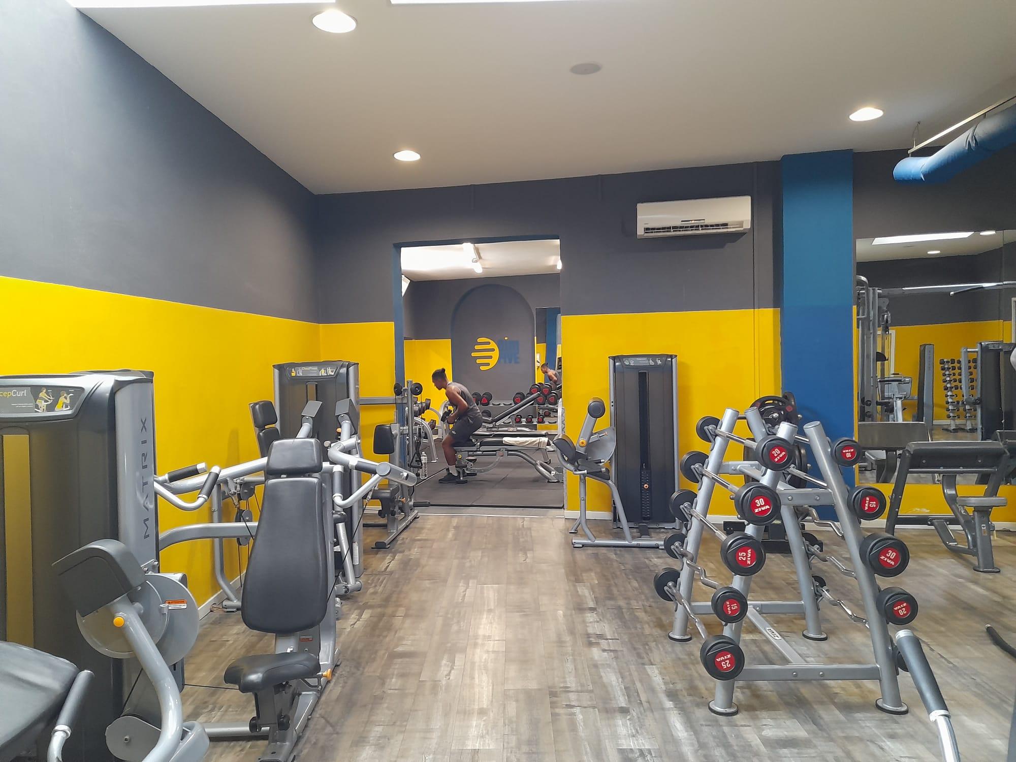 L'interno della palestra "GimFive" di via Magnozzi