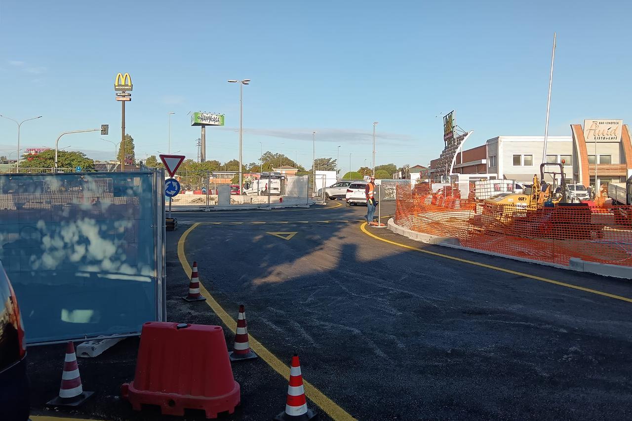 Ferrara, aperta la nuova rotatoria tra via Modena e via Marconi