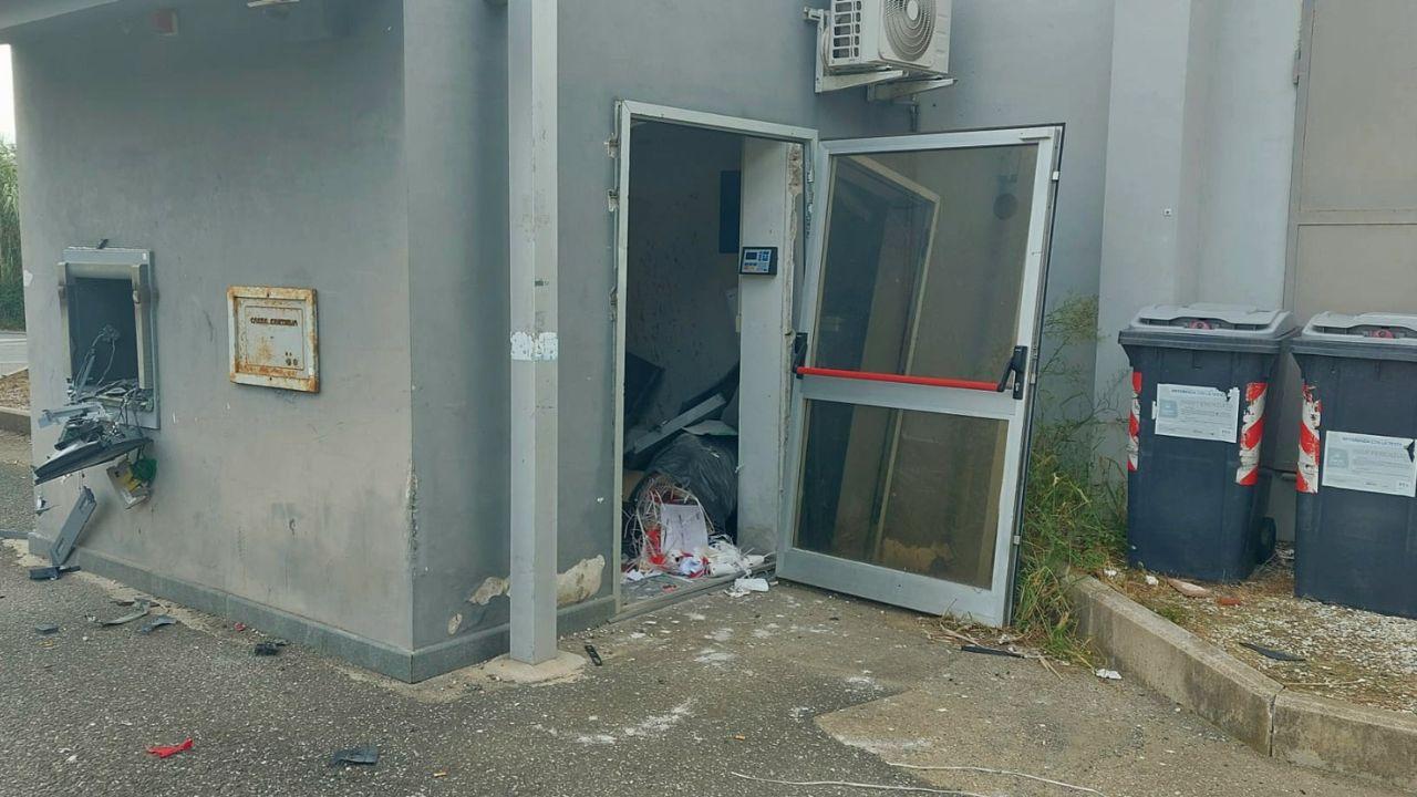 Il bancomat fatto saltare a Poggio Gagliardo