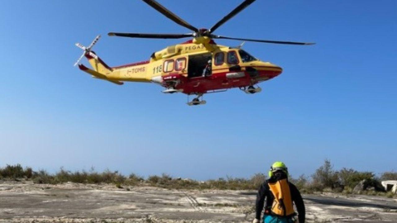 Pegaso 3 durante una operazione di salvataggio sul Monte Brugiana