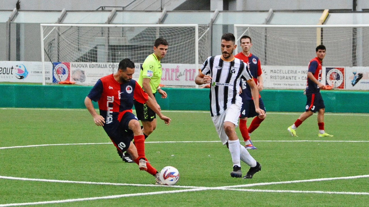 Matteo Olivotto in azione in mezzo al campo (foto Falorni)