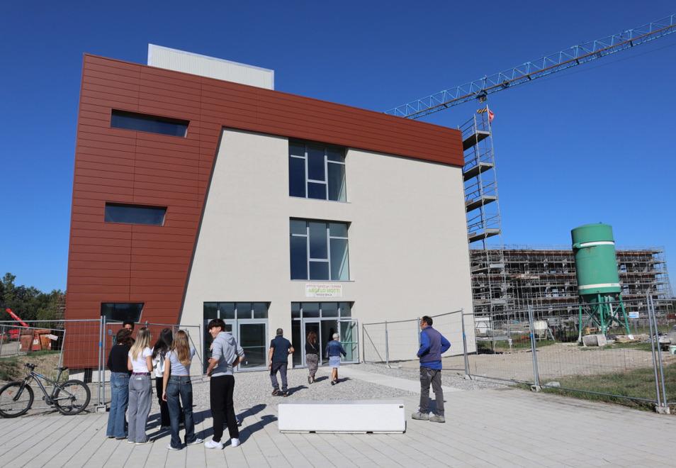 Gli studenti del Motti i primi a entrare nel nuovo polo di via Fratelli Rosselli