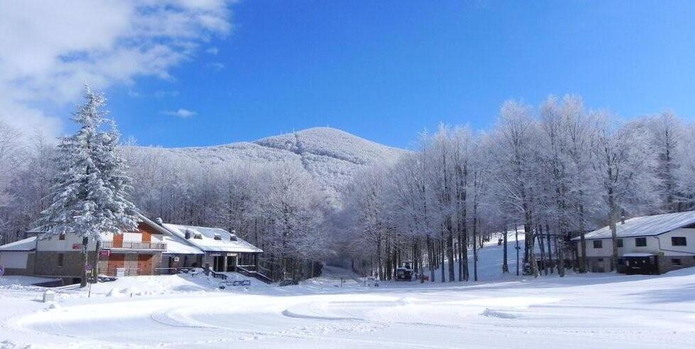 Sul Monte Amiata si pensa già alla neve: i prezzi 2024 e lo sconto per i clienti fedeli
