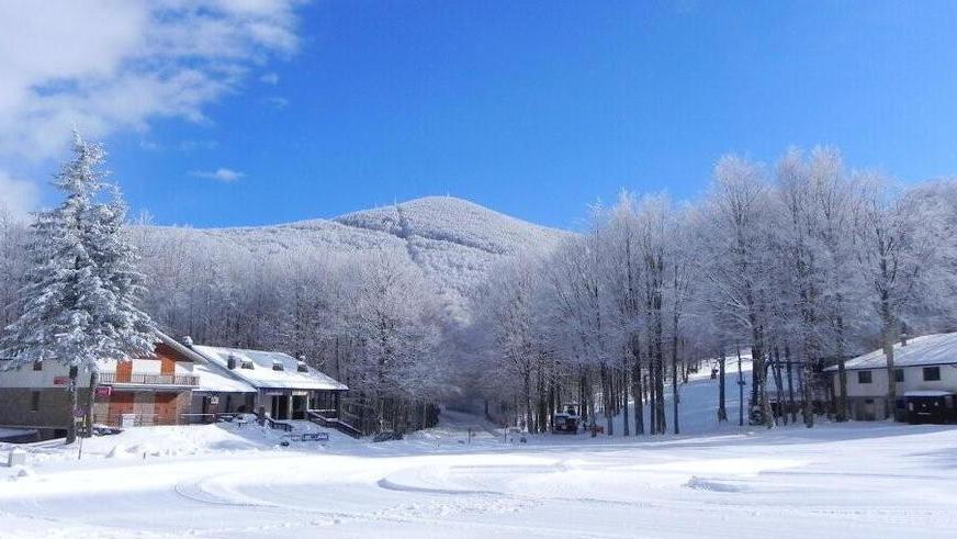 Sul Monte Amiata si pensa già alla neve: i prezzi 2024 e lo sconto per i clienti fedeli