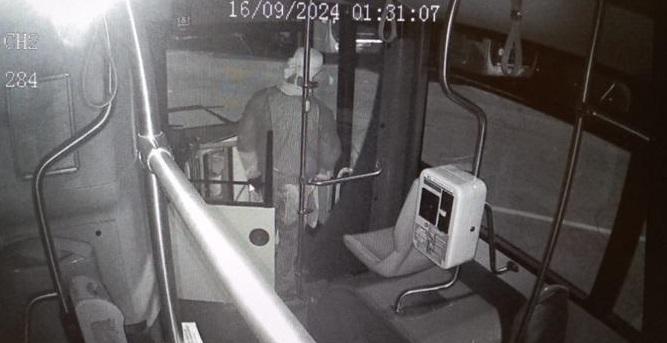 Bus manomessi a Modena, la Cisl: «Chiunque può entrare nel deposito di Seta»