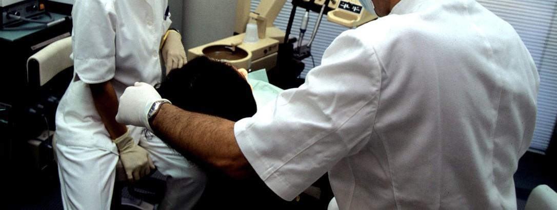 Mirandola, dentista picchia un paziente