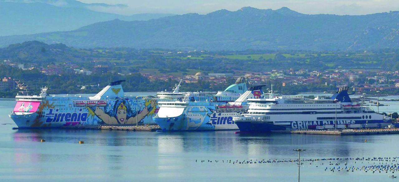 Estate quasi al capolinea, l’isola perde la metà delle navi