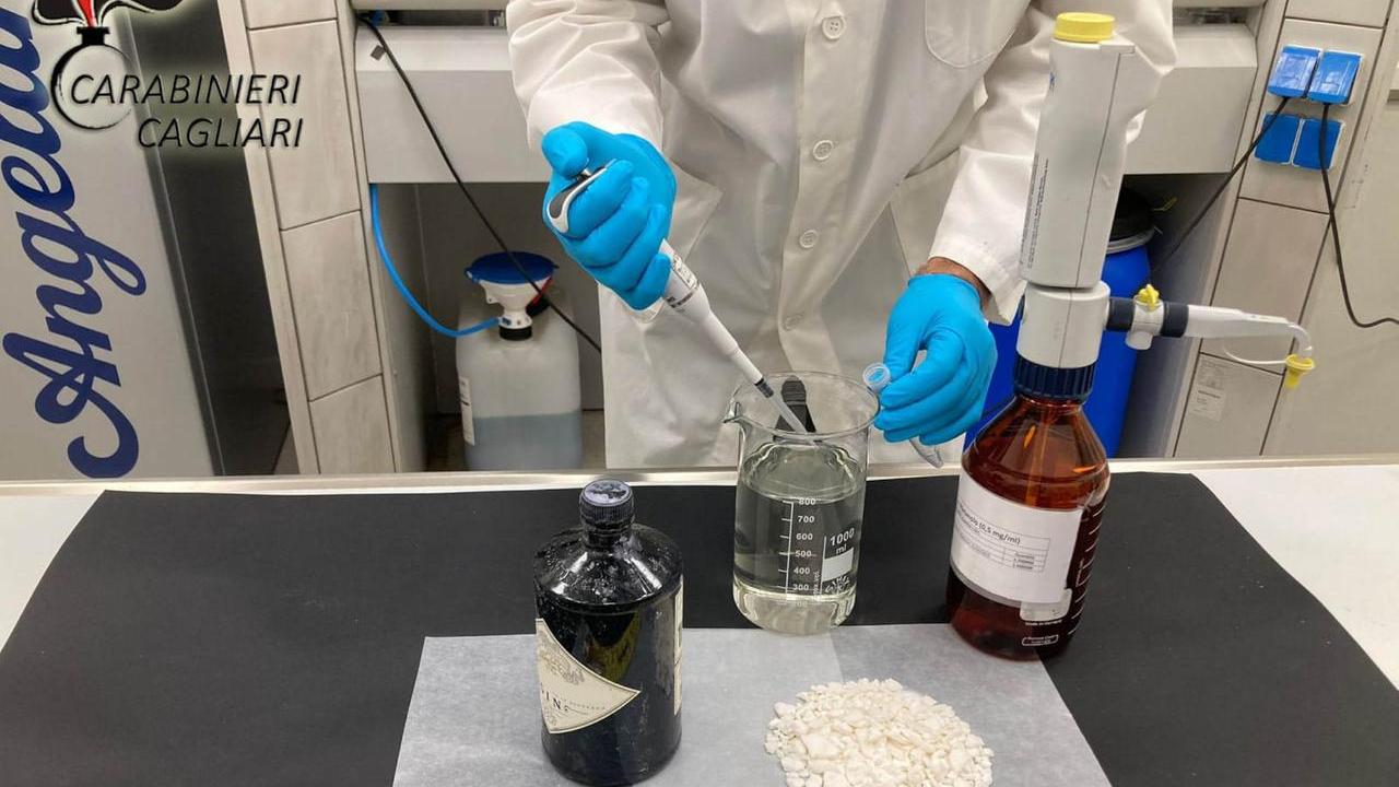 Cagliari, scende dal treno con 700 dosi di ketamina: arrestato