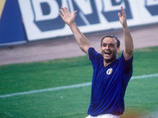 
	Tot&ograve; Schillaci dopo un go al mondiale italiano


