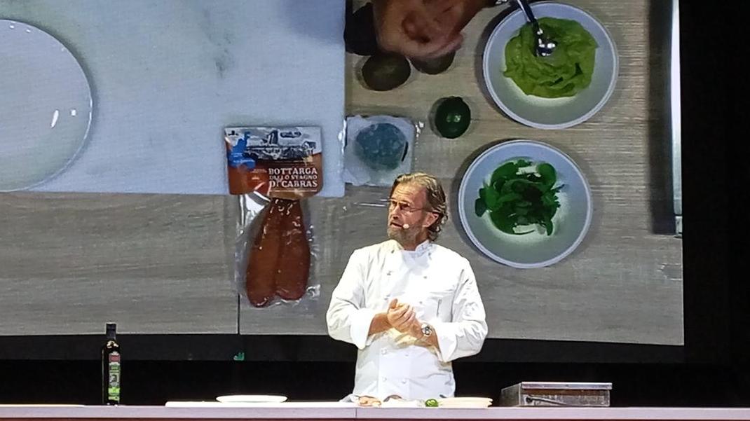 Carlo Cracco: “Vi spiego il mio antipasto esotico a base di frutta e bottarga”