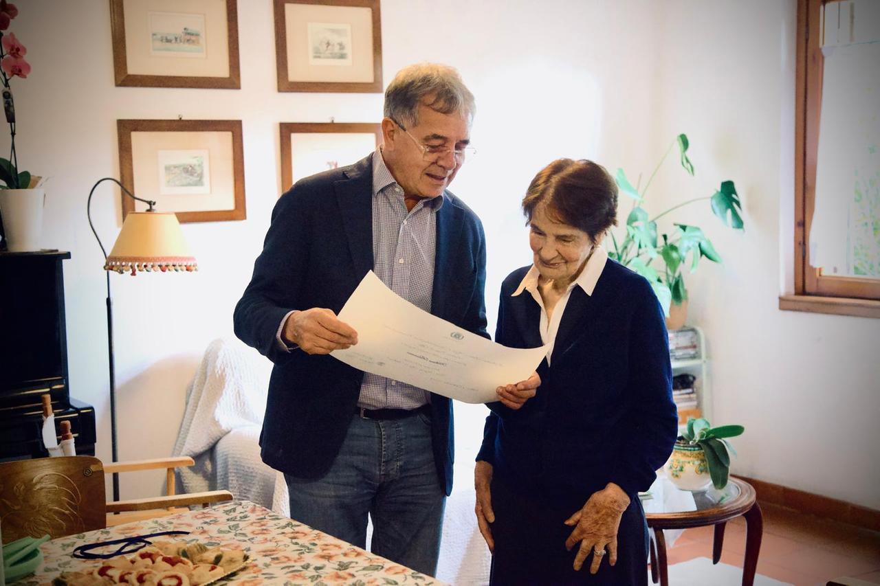 
	Il sindaco Settimo Nizzi insieme a H&eacute;l&egrave;ne Blanrue

