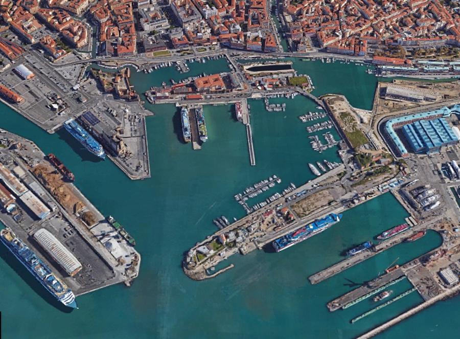 
	Il porto di Livorno in una veduta dall'alto (foto di archivio)

