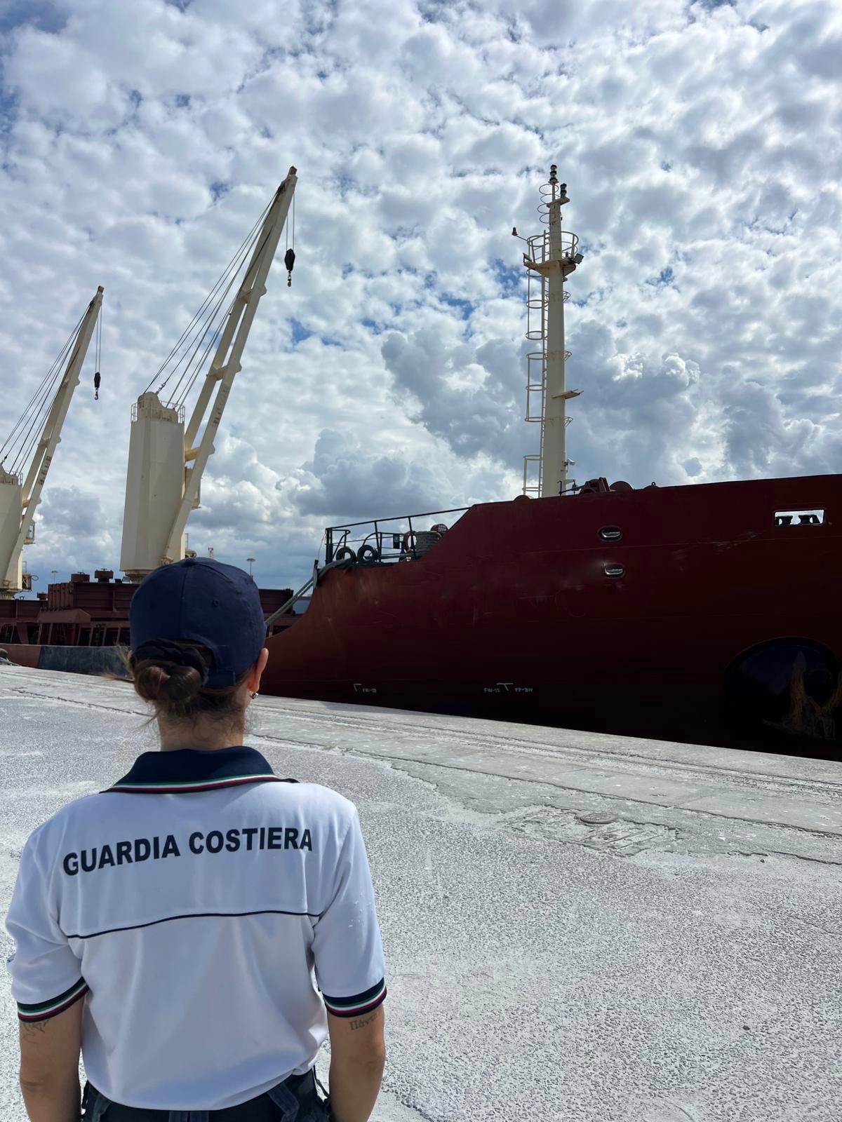 Oristano, nave di 112 metri bloccata in porto: “Gravi irregolarità”