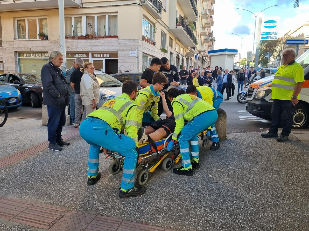 Con la bici contro un’auto, tredicenne soccorso dal 118 a Sassari