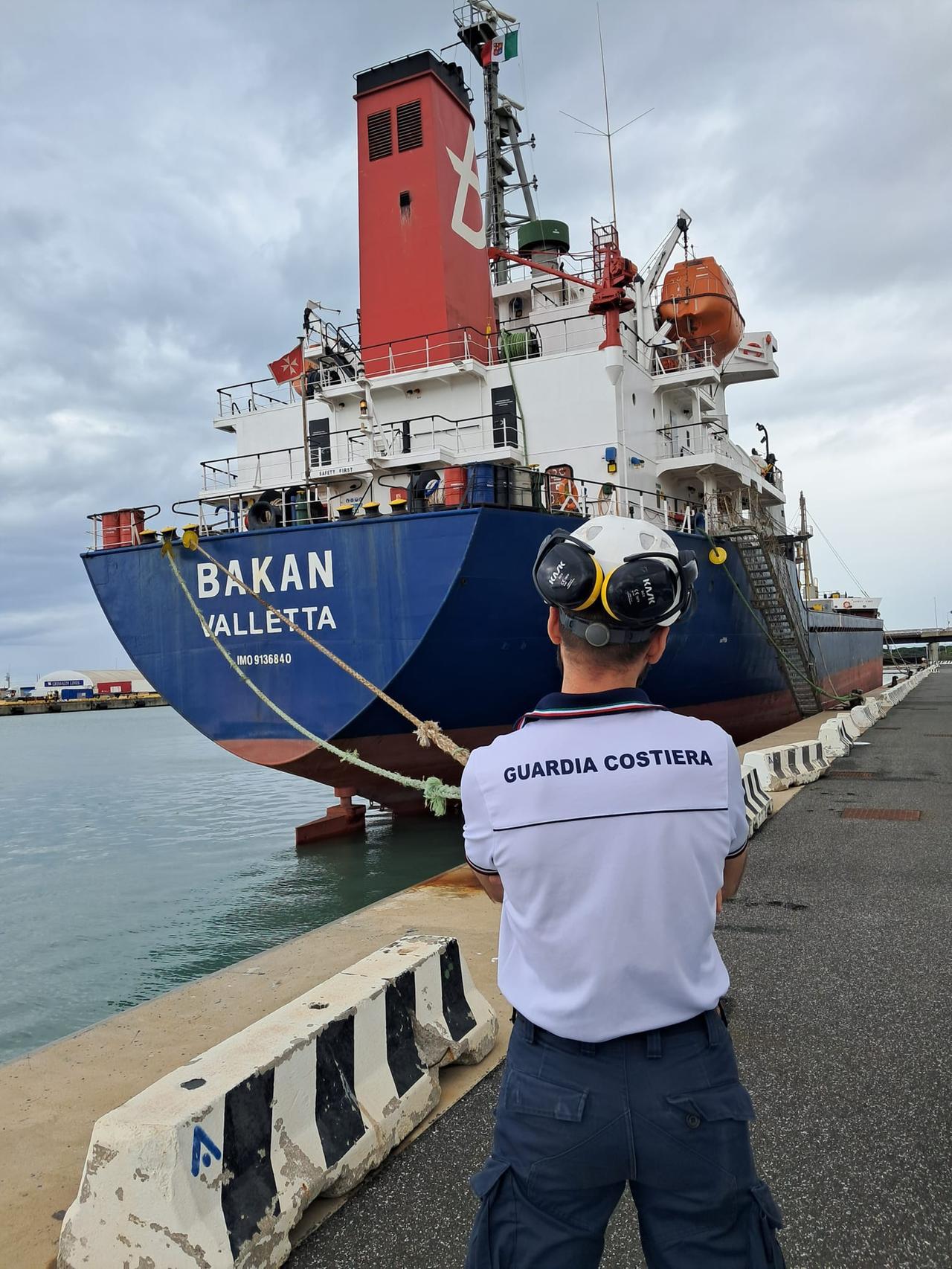 Livorno, gravi carenze di sicurezza: la Capitaneria blocca nave in porto