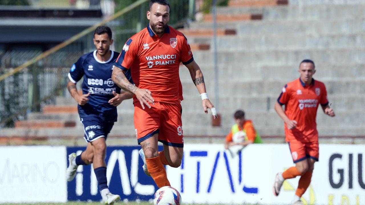 Sparacello autore del gol arancione in azione contro il Cittadella Modena (foto Nucci)