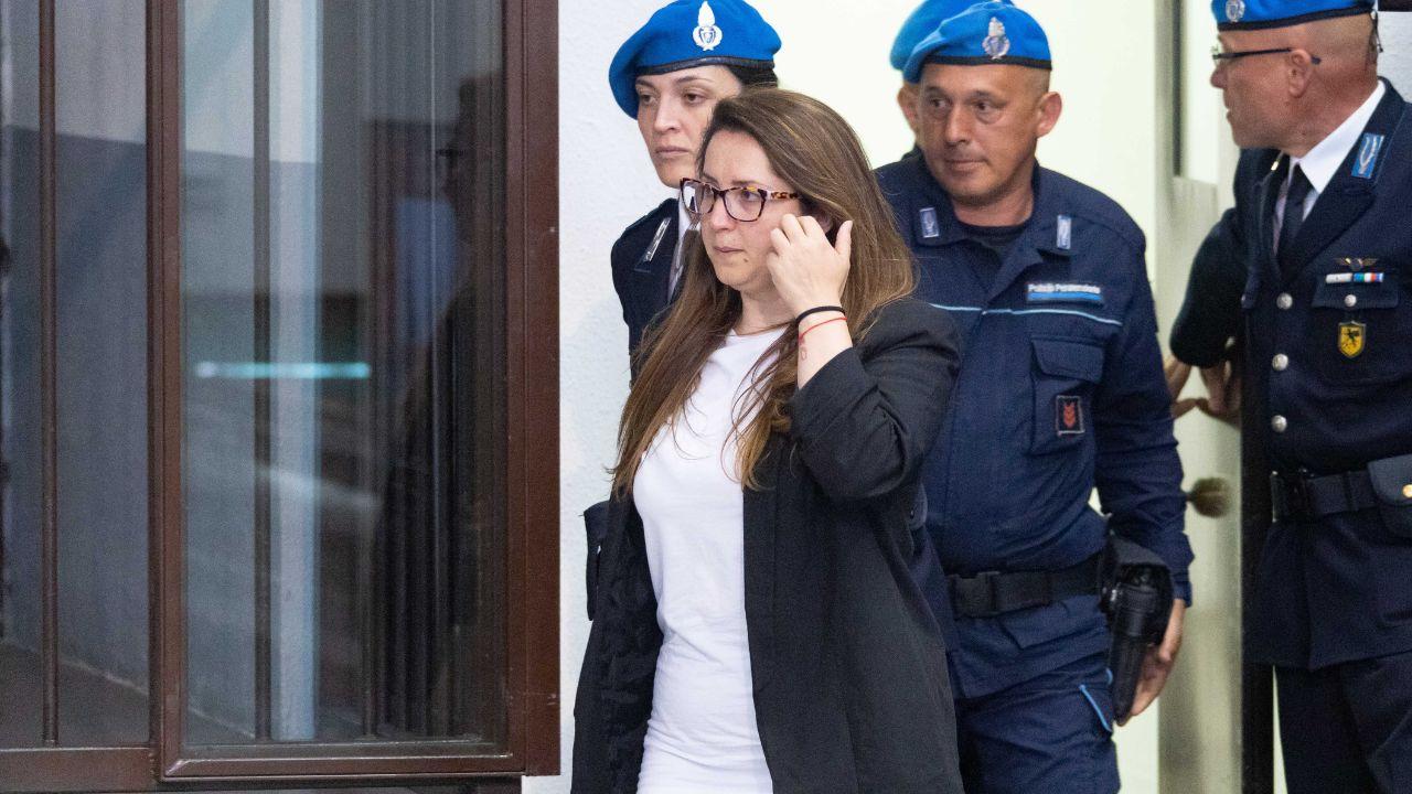 Elona Kalesha in tribunale durante il processo di primo grado