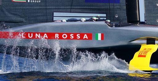 Louis Vuitton Cup, Luna Rossa batte American Magic e vola in finale