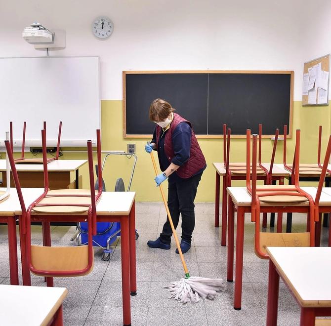 Orario spezzato e stipendi ridotti, a Livorno è caos tra i custodi: «Pochi e precari»<br>
