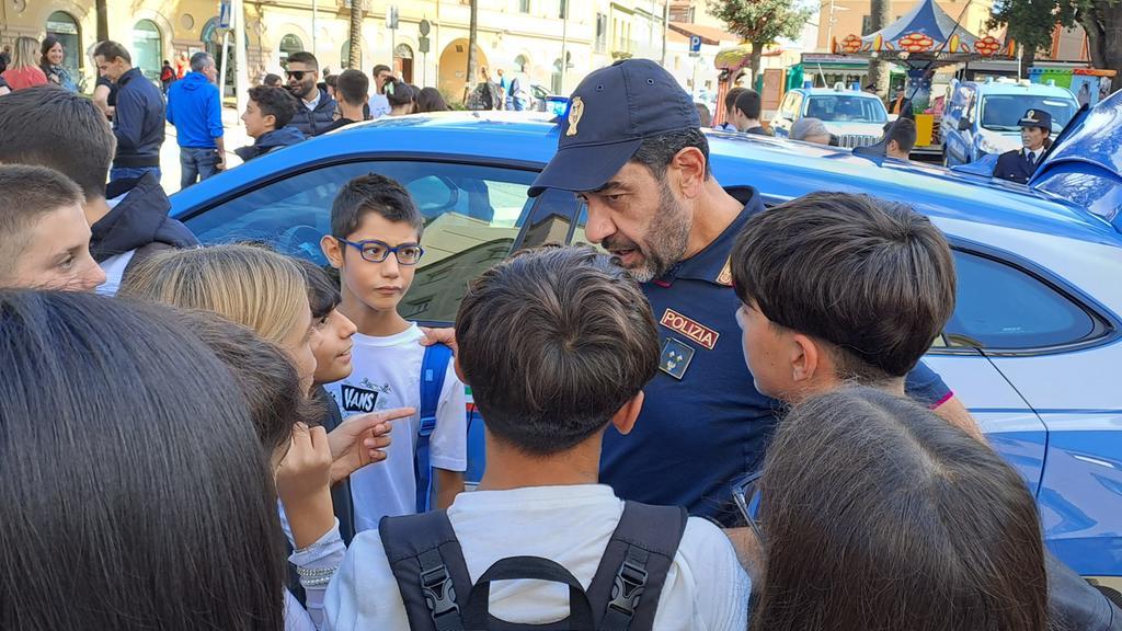 Contro i pericoli del web la campagna educativa della polizia fa tappa a Oristano