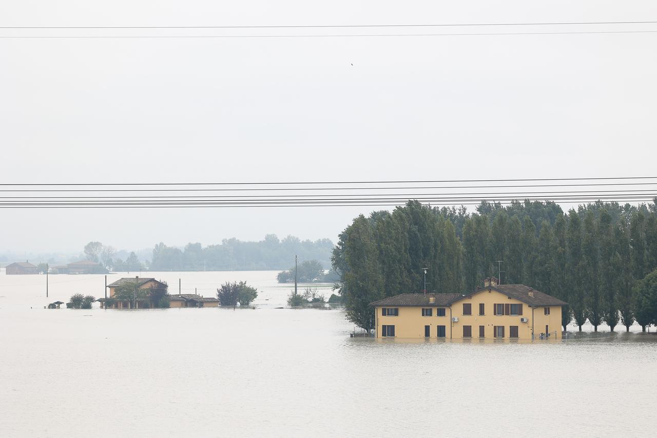 Alluvione in Romagna: due dispersi. Il Presidente Mattarella vicino alla popolazione. E’ scontro dopo le parole del Ministro Musumeci