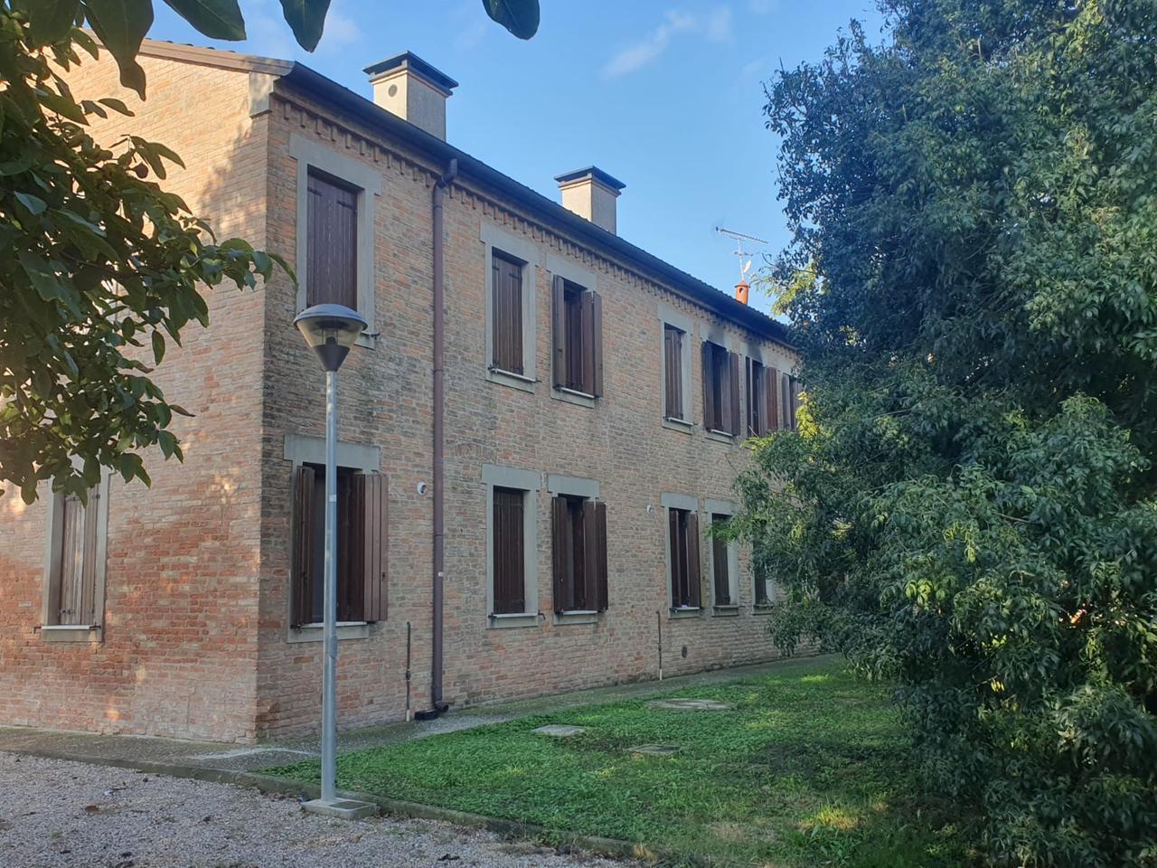 Candele accese, abitazione a fuoco a Formignana