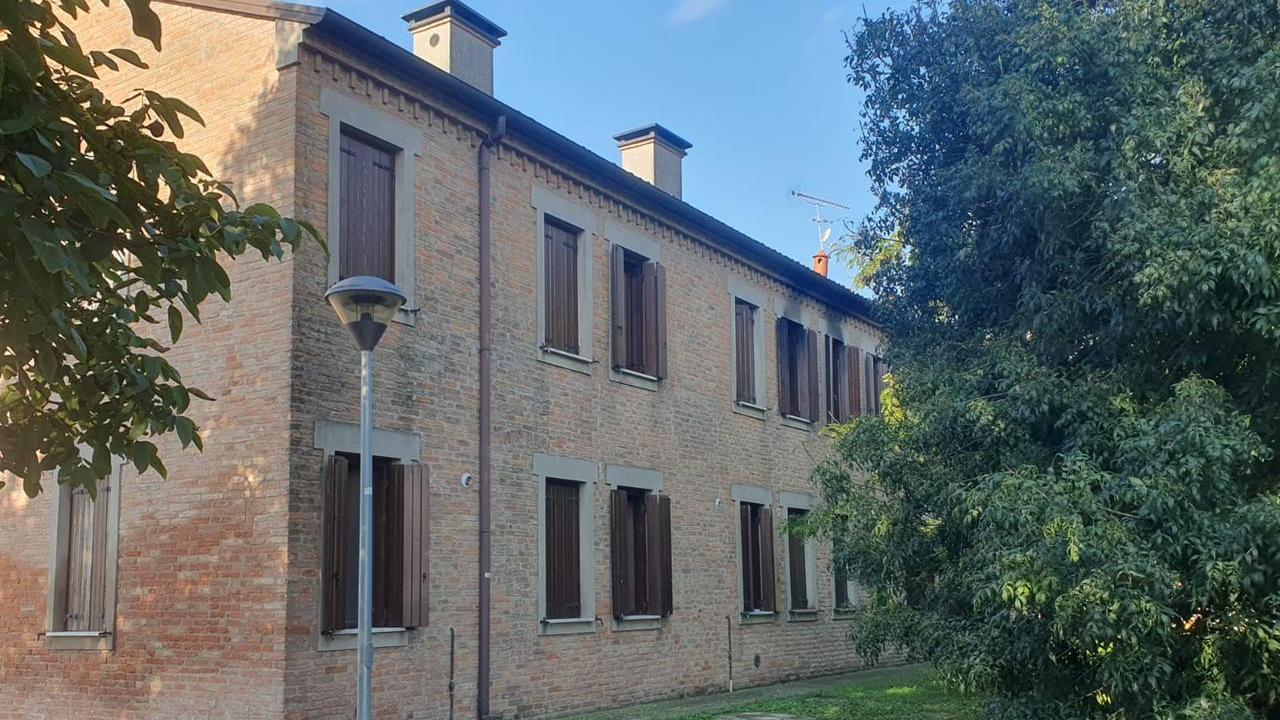 Candele accese, abitazione a fuoco a Formignana